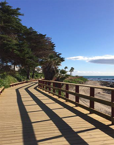 Stueetagen Lejligheder til salg i Calahonda på Costa del Sol walkway